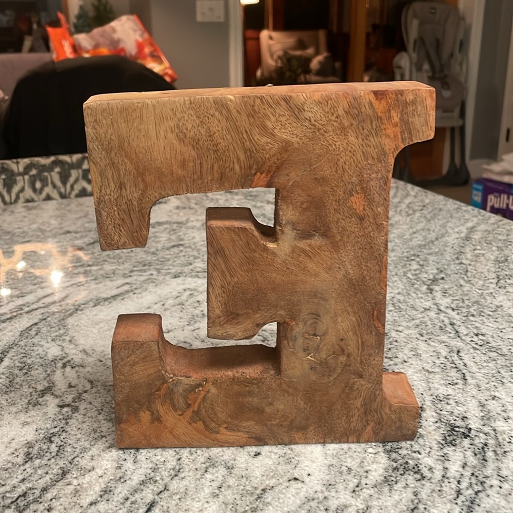 Wooden letter E - Picture 4 of 5